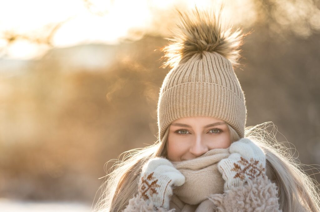 Modne czapki na sezon 2022 / 2023